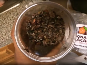 How To Use Cacao Nibs In Coffee- Measure The Cacao Nibs