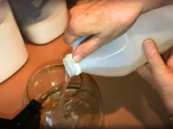 Cleaning Your Coffee Maker With Vinegar - Step 1 Mix The Vinegar Solution