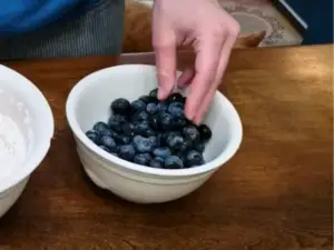 How Preparing Blueberry Sour Cream Coffee Cake - Wash And Prep The Blueberries