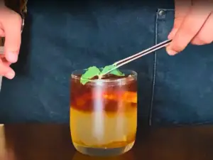 Step-by-step Instructions For Coffee Tonic Lemon - Garnish And Serve