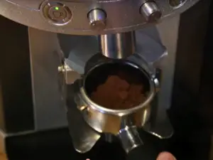 Step-by-step Instructions Raf Coffee - Brewing The Espresso