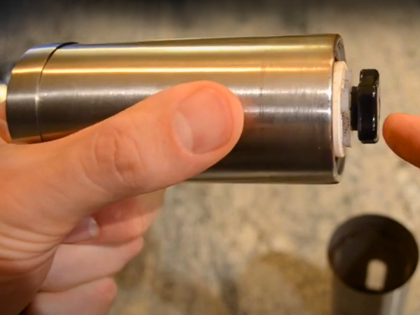 The Javapresse grinder features 18 manual grind settings